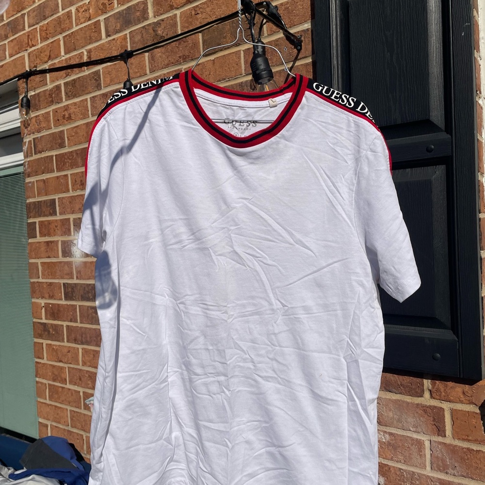 Guess Men’s Medium White T-Shirt with Red Trim